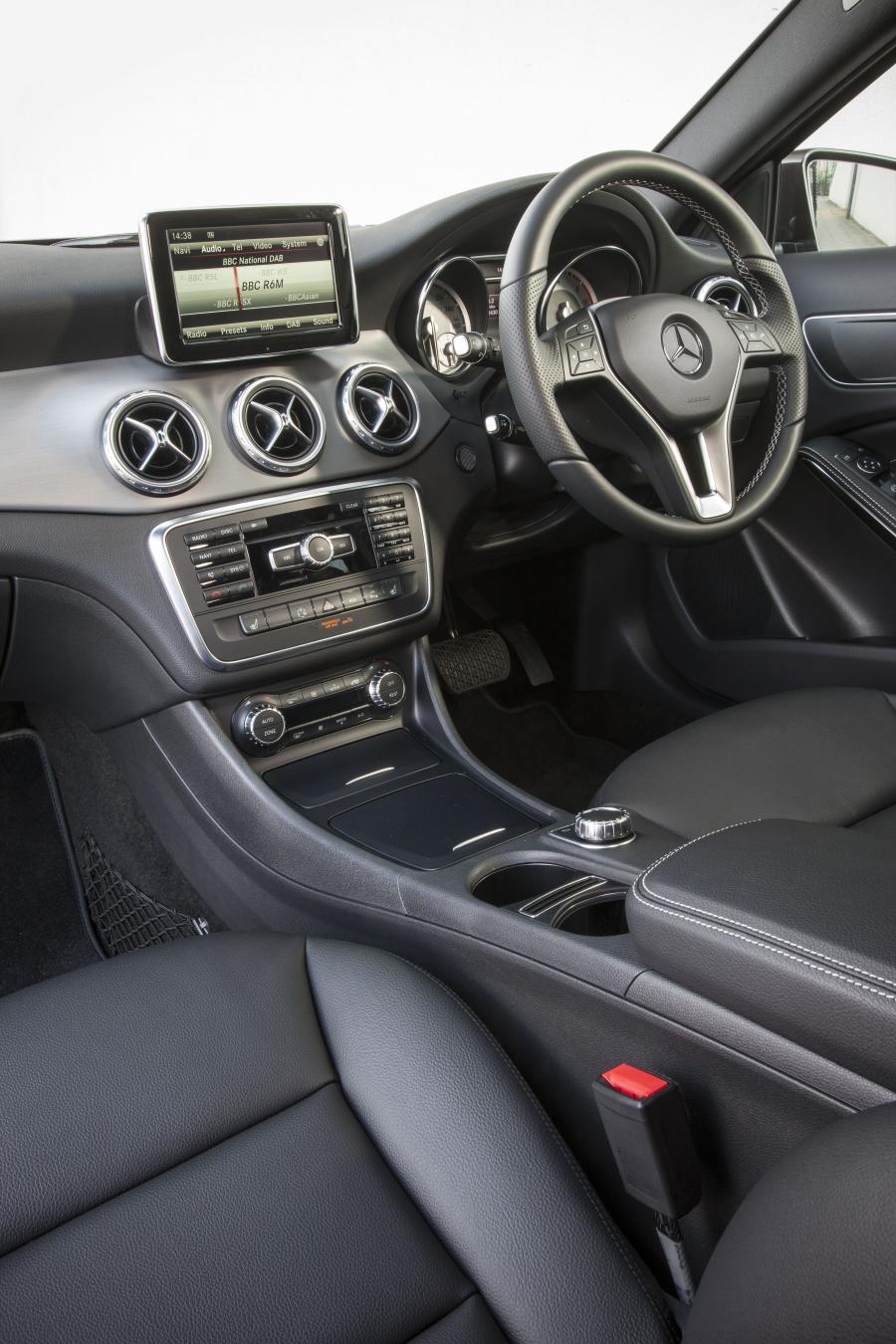 Mercedes-Benz GLA200 CDI 2014 года  (UK) (фото 40 из 46)